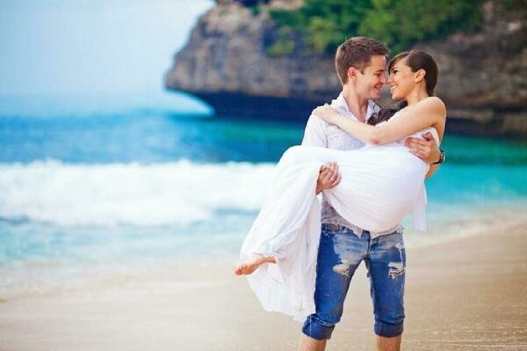 Beach honeymoon How far in advance should we book