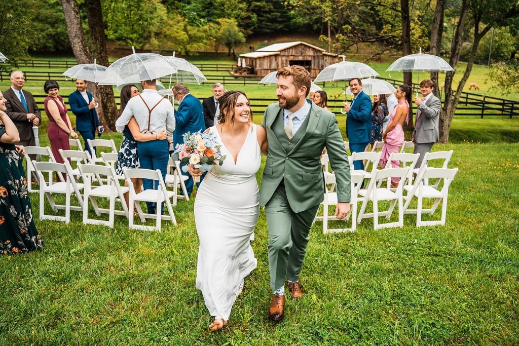 What are the top wedding planning mistakes and how can I avoid them?